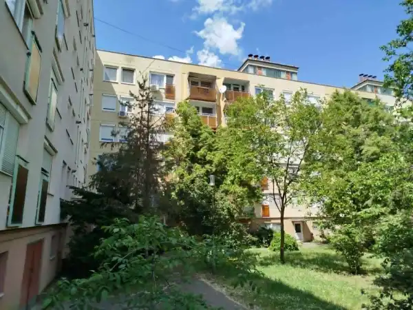 Eladó panellakás, Békéscsaba 2 szoba 48 m² 26.5 M Ft