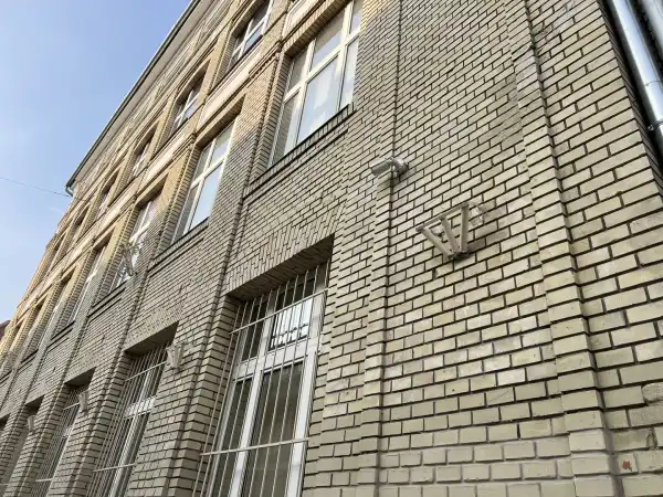 Eladó üzlethelyiség utcai bejáratos, Budapest, VII. kerület 2201 m² 2000 M Ft