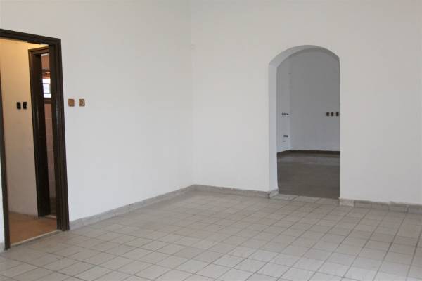 eladó üzlethelyiség utcai bejáratos, Budapest, XVIII. kerület