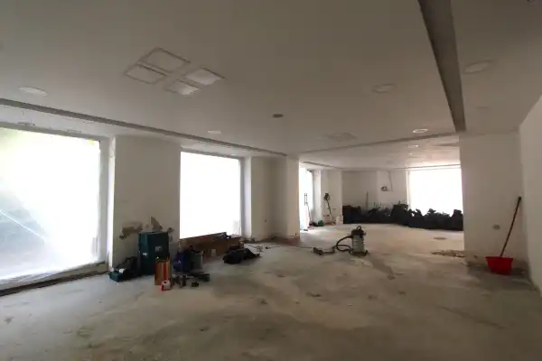 Kiadó üzlethelyiség utcai bejáratos, Budapest, VI. kerület 415 m² 2.00 M Ft/hó