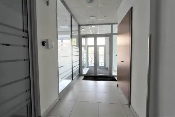 Kiadó üzlethelyiség utcai bejáratos, Budapest, VIII. kerület 654 m² 2.42 M Ft/hó